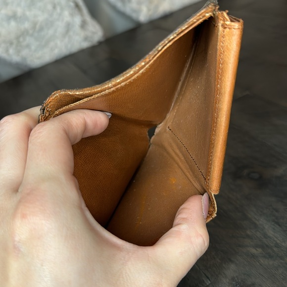 Louis Vuitton Bifold Mens Wallet - Picture 9 of 11